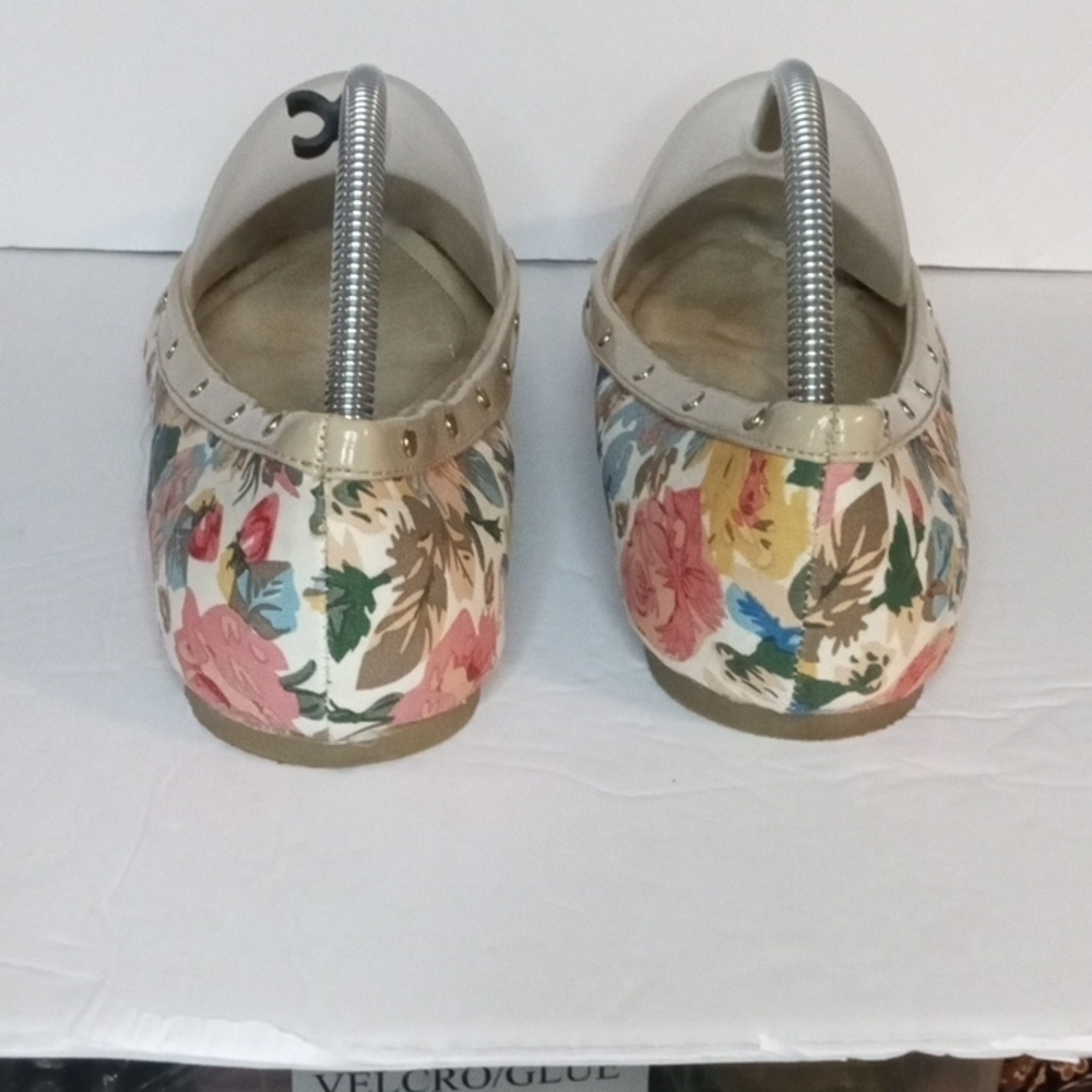 AVON Cushion Walk Pointed Toe Flat, 11, Tan floral print, Pre-owned - Picture 4 of 8